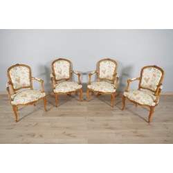 Quatre fauteuils style Louis XV