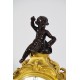 Reloj de bronce dorado estilo Luis XV