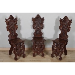 Tres sillas "escabelle" de estilo renacentista