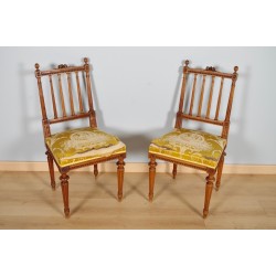 Pareja de sillas de nogal estilo Luis XVI 1900