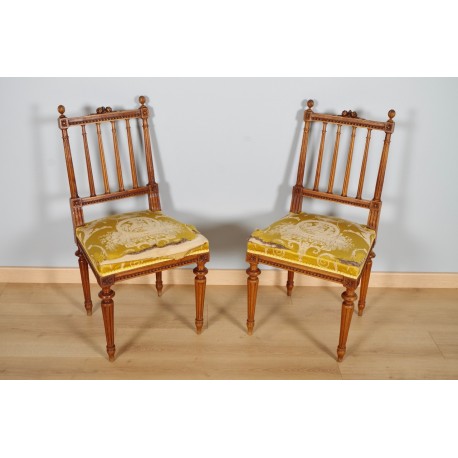 Pareja de sillas de nogal estilo Luis XVI 1900