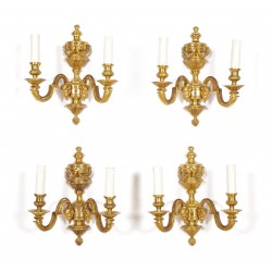 Cuatro apliques de bronce dorado estilo Luis XVI