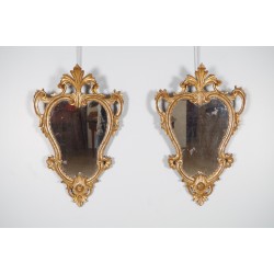 Pareja de espejos dorados de estilo veneciano
