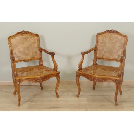 Un par de sillones estilo Luis XV