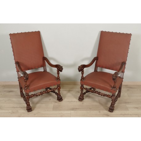 Un par de sillones estilo Luis XIII