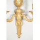 Pareja de apliques de bronce dorado estilo Luis XVI